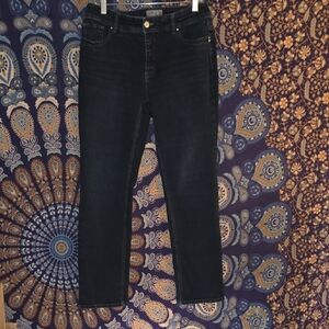 Chicos So Slimming Size 1 Short. 32" Waist